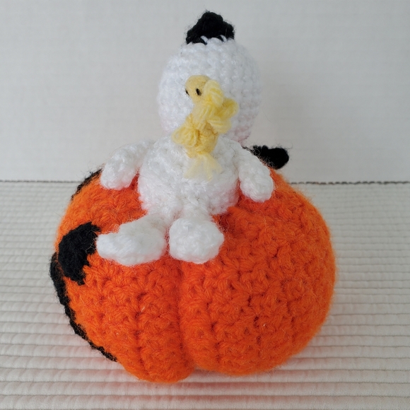 Peanuts Snoopy Woodstock Crochet 5" Halloween Pumpkin Orange Dog Bird Handmade - Picture 4 of 6